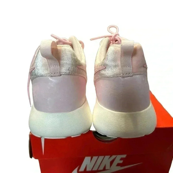Nike Big Girls Roshe One Velvet Pink Finish Line Size 7 youth - Picture 6 of 9